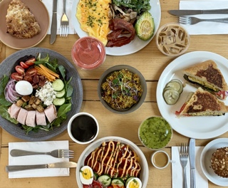 Earth's Harvest Kitchen & Juicery